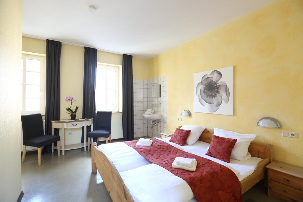 Kolping Hostel Trier Im Warsberger Hof الغرفة الصورة