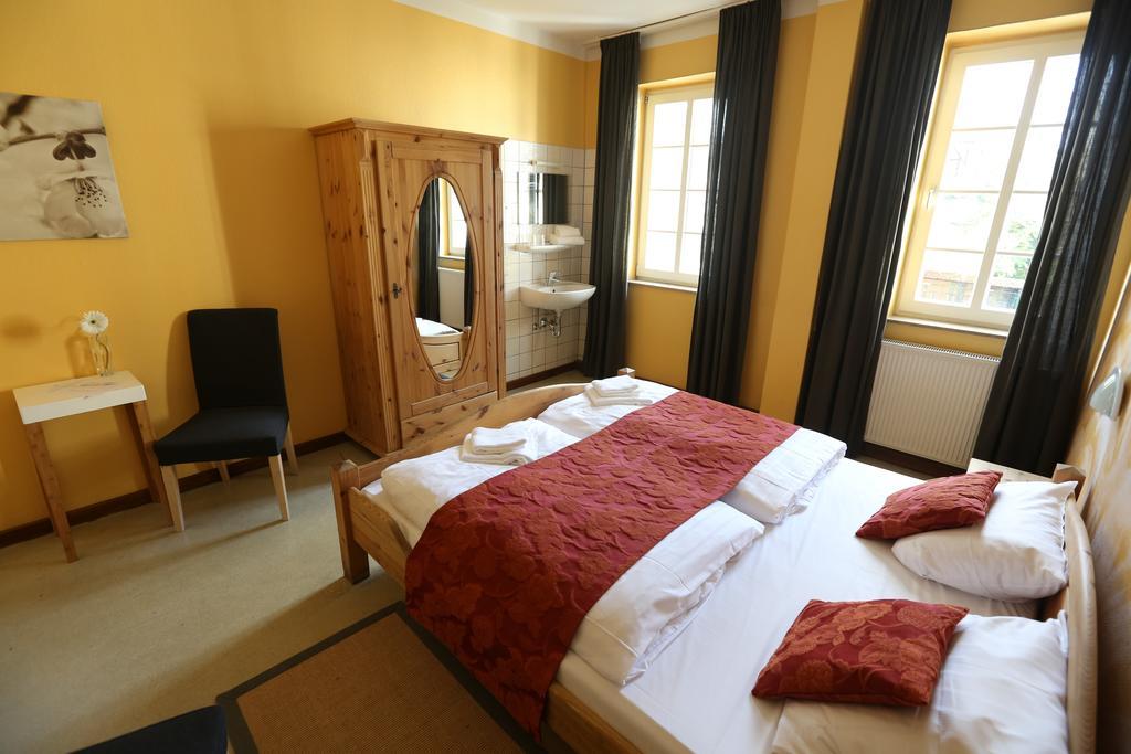 Kolping Hostel Trier Im Warsberger Hof الغرفة الصورة