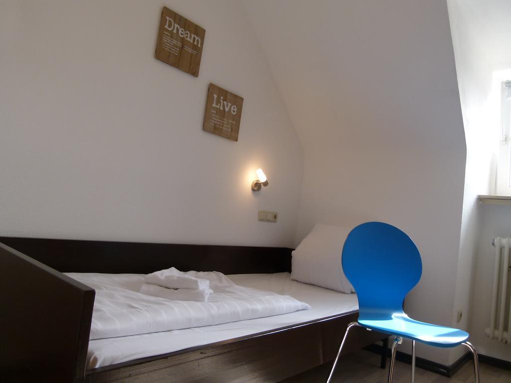 Kolping Hostel Trier Im Warsberger Hof الغرفة الصورة